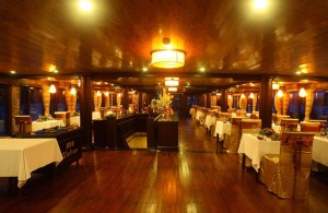 Au Co Cruise Restaurant